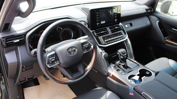 Toyota Land Cruiser LC300 GXR 4.0P AT MY2025 – BLACK