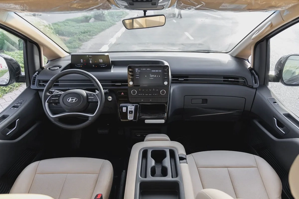 Hyundai Staria Comfort | GCC Specs | Automatic | Family Van | 2024 (Export)