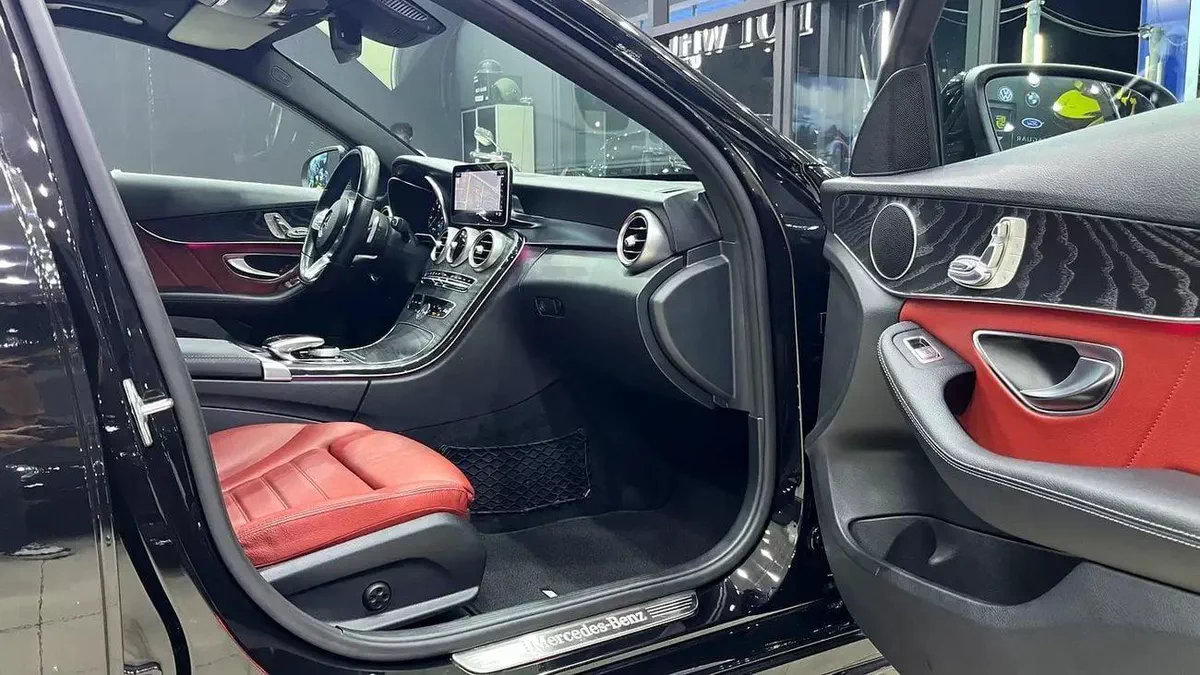 Mercedes Benz C200 AMG Mercedes-Benz C-Class 200 2019-11-0