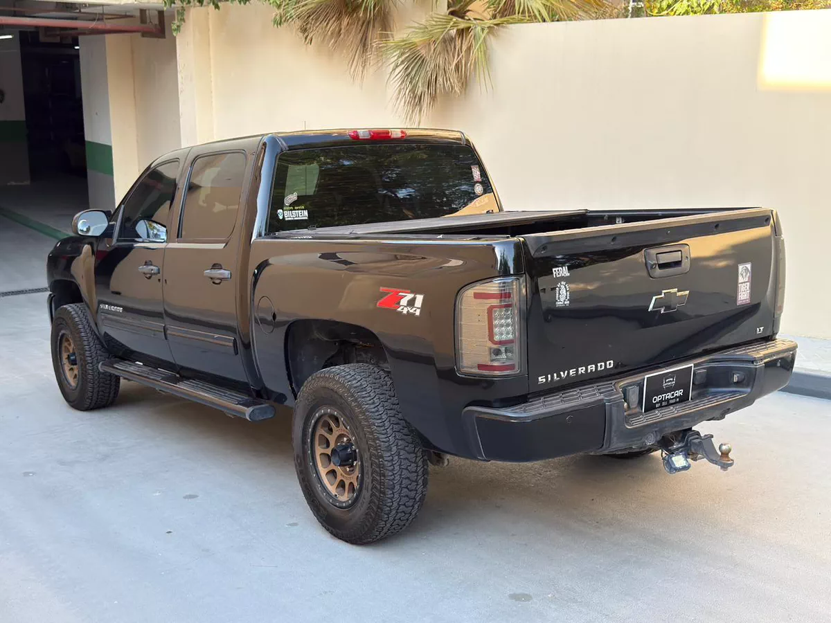Gulf Specs 2010 CHEVROLET SILVERADO LT Double Cabin Pick-Up 5.3Litre V8-3-3