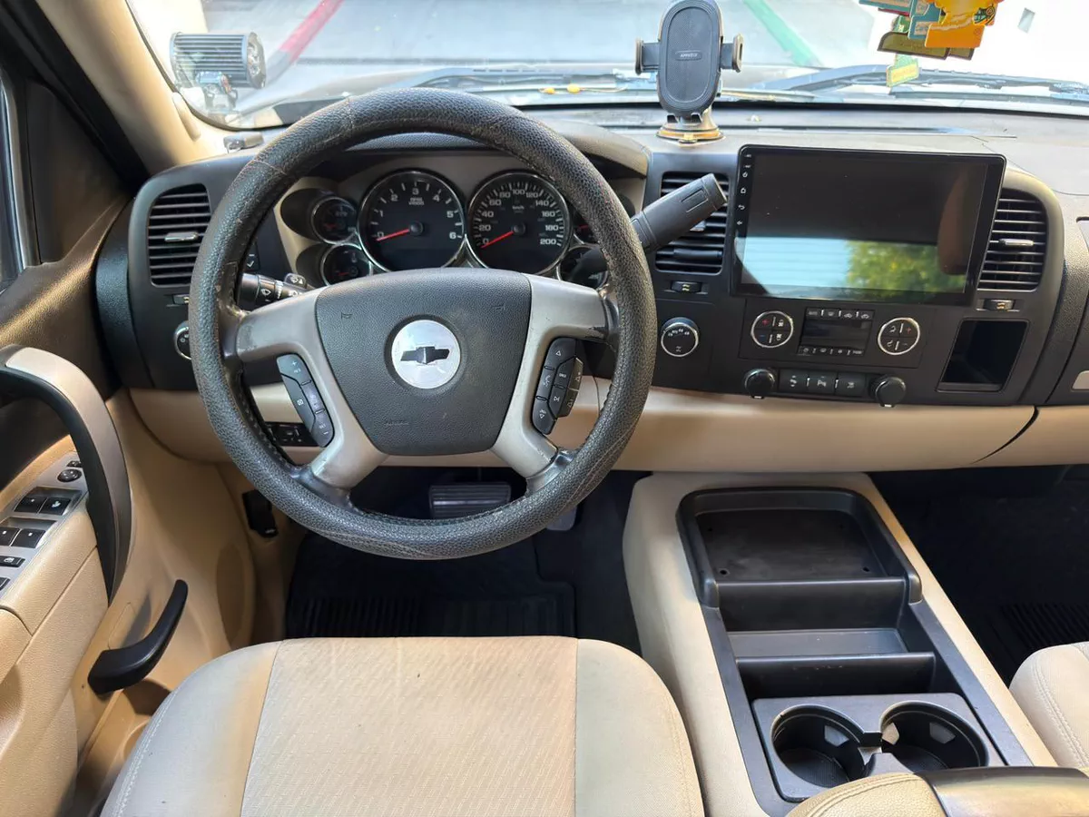 Gulf Specs 2010 CHEVROLET SILVERADO LT Double Cabin Pick-Up 5.3Litre V8-17-17