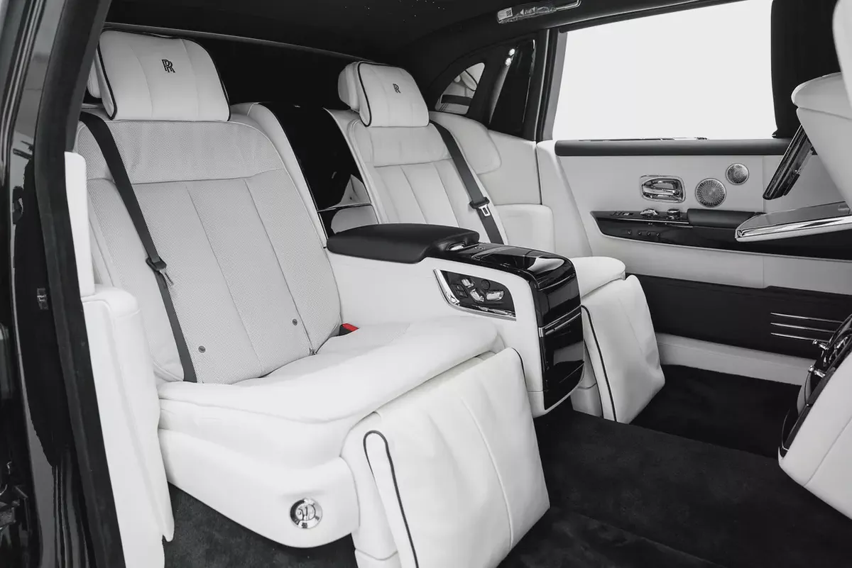 2026 ROLLS-ROYCE PHANTOM EWB WITH WARRANTY AND SERVICE CONTRACT-10-10