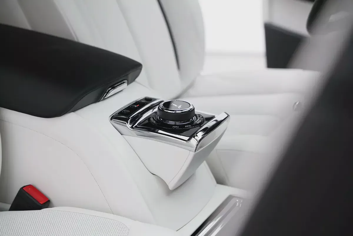2026 ROLLS-ROYCE PHANTOM EWB WITH WARRANTY AND SERVICE CONTRACT-12-12