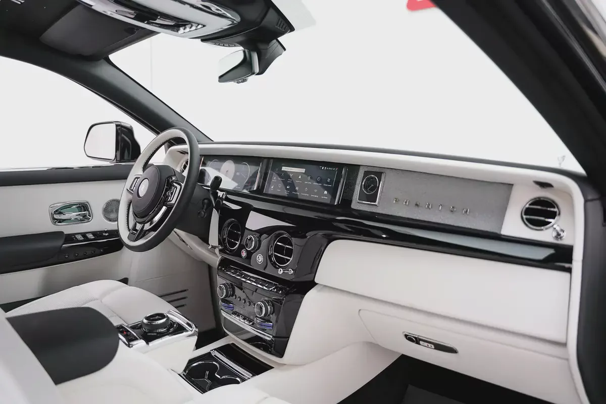 2026 ROLLS-ROYCE PHANTOM EWB WITH WARRANTY AND SERVICE CONTRACT-6-6