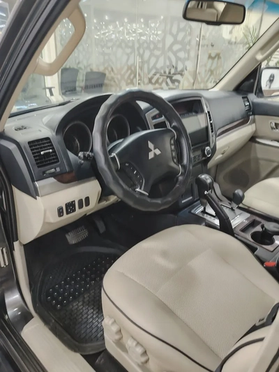 Mitsubishi Pajero GLS 2018 | GCC Specs | Low Mileage | Excellent Condition-9