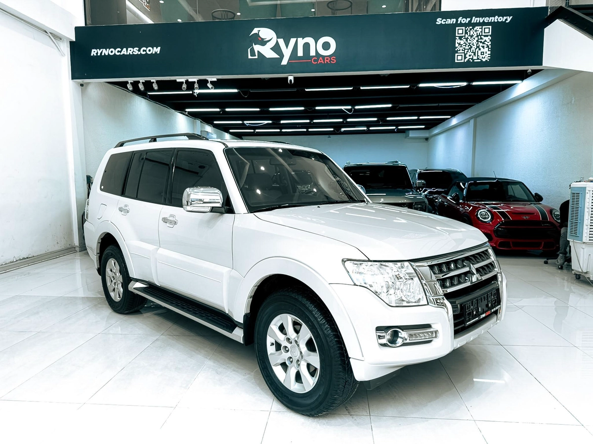 2017 Mitsubishi Pajero GLS Top Line 3.5L V6 // EMI Starts from 1,600 AED