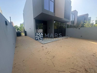 Luxurious brand new 3 bedroom townhouse available all master in Masaar for rent just in 160k-9