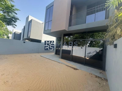 Luxurious brand new 3 bedroom townhouse available all master in Masaar for rent just in 160k-4