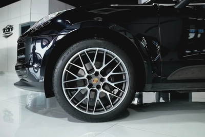 Porsche Macan Standard 2020 | GCC Specs | Low Mileage | Pristine Condition-3
