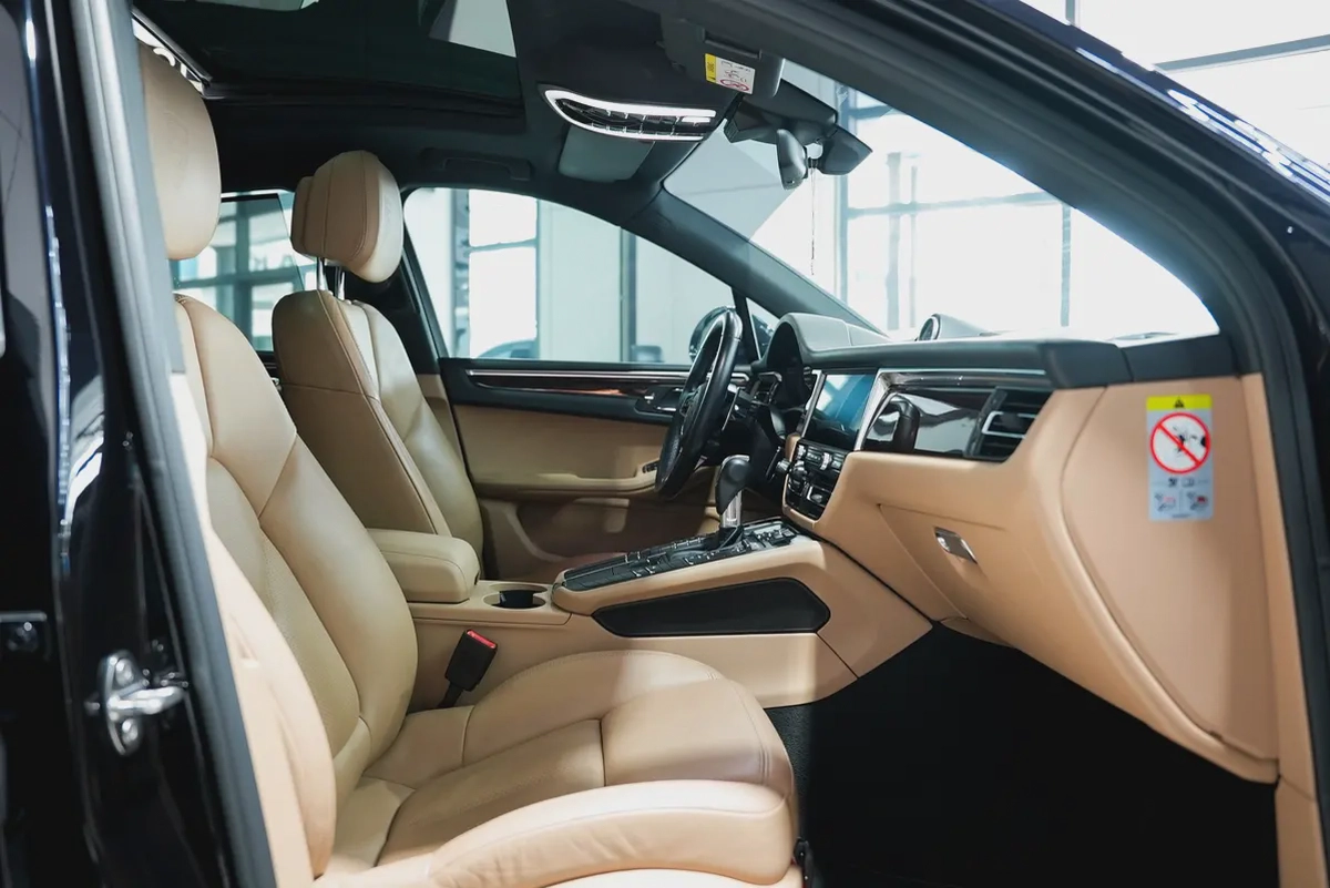 Porsche Macan Standard 2020 | GCC Specs | Low Mileage | Pristine Condition-11-11