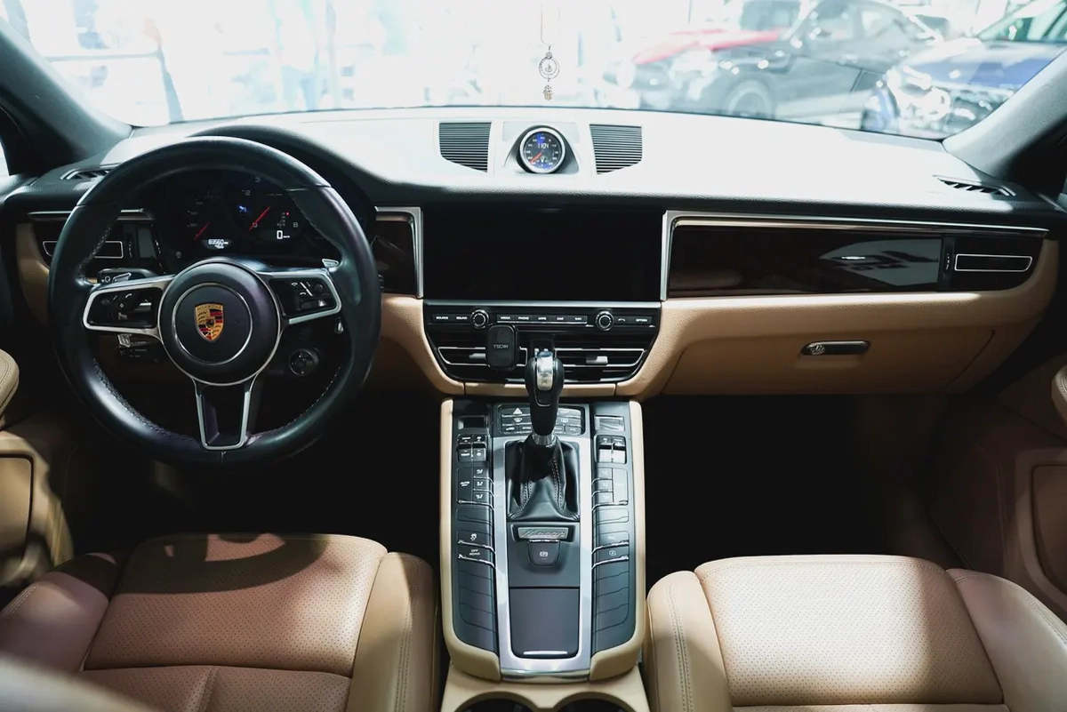 Porsche Macan Standard 2020 | GCC Specs | Low Mileage | Pristine Condition-18-18