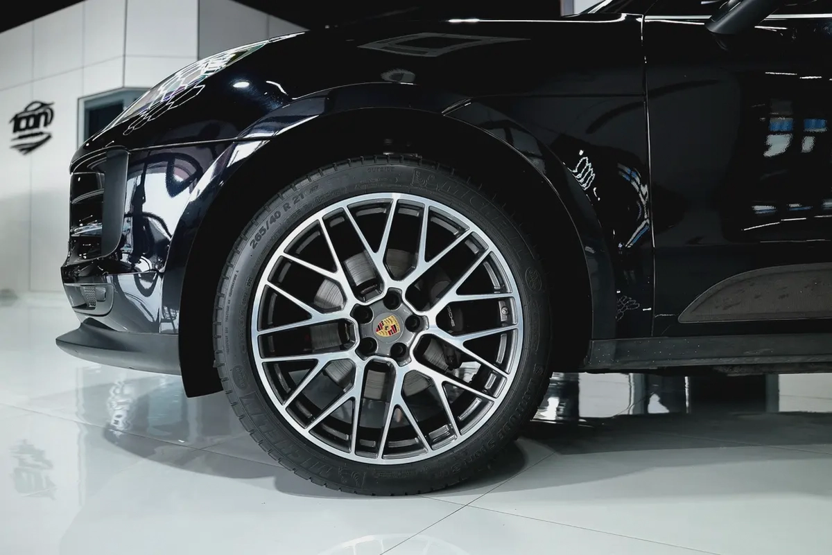 Porsche Macan Standard 2020 | GCC Specs | Low Mileage | Pristine Condition-3-3