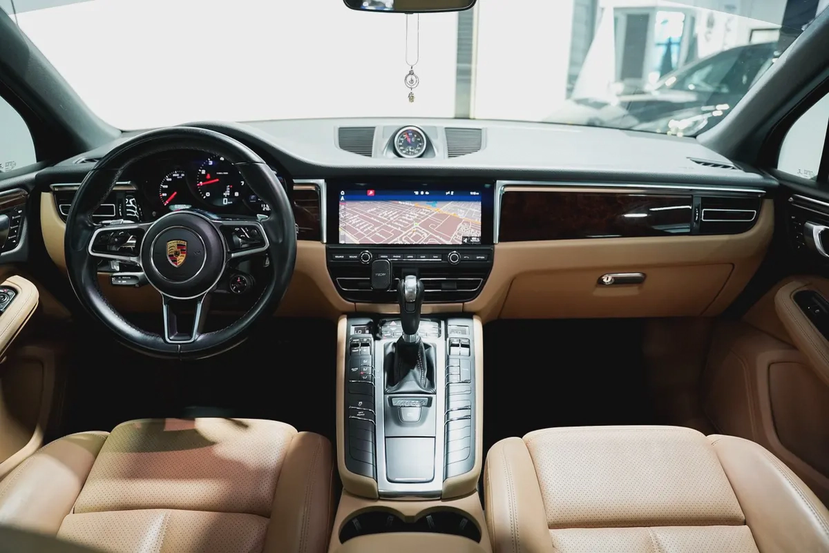 Porsche Macan Standard 2020 | GCC Specs | Low Mileage | Pristine Condition-4-4