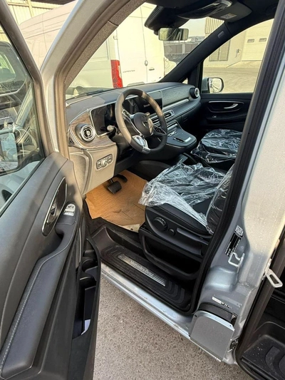 Mercedes Benz V300 Avantgarde Under Agency Warranty 2026 GCC - AED 319,000-7