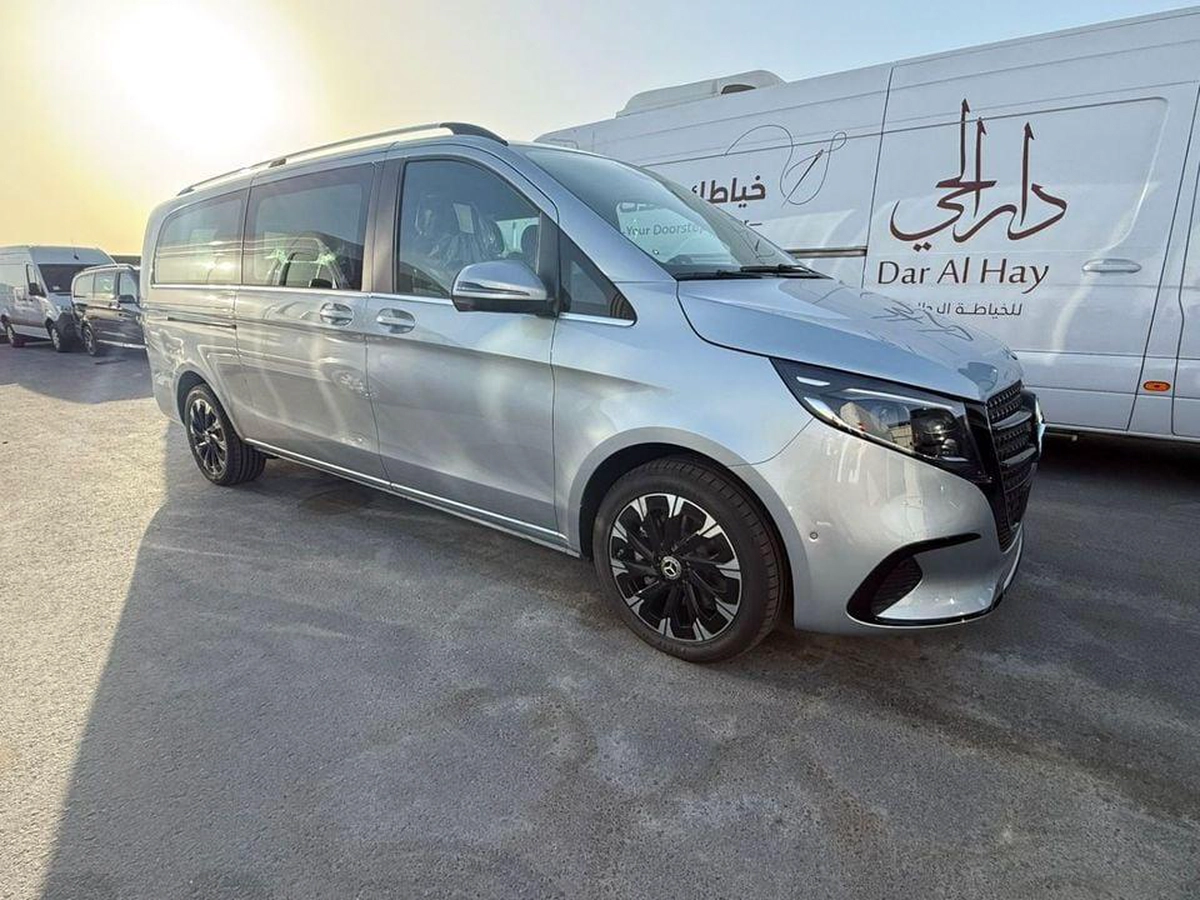 Mercedes Benz V300 Avantgarde Under Agency Warranty 2026 GCC - AED 319,000-5-5