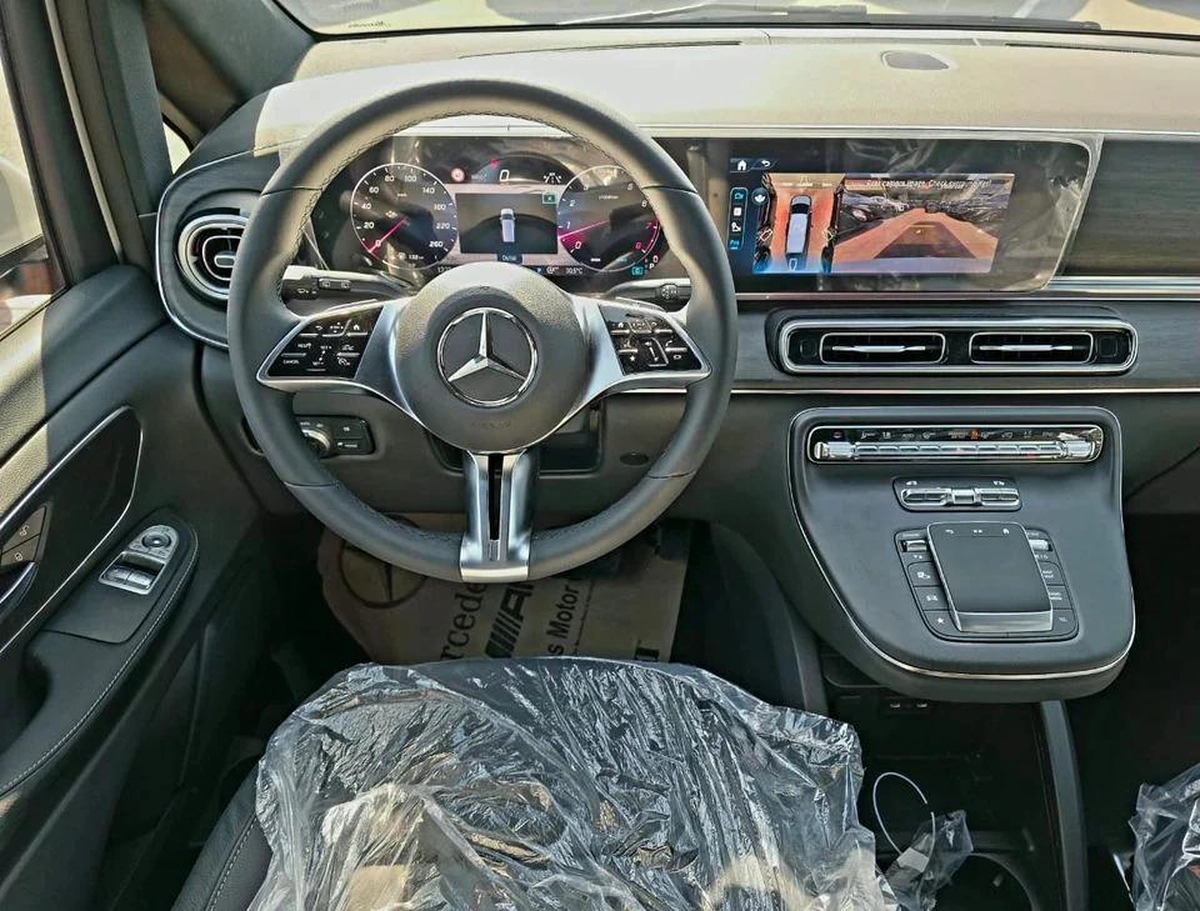 Mercedes Benz V300 Avantgarde Under Agency Warranty 2026 GCC - AED 319,000-4-4