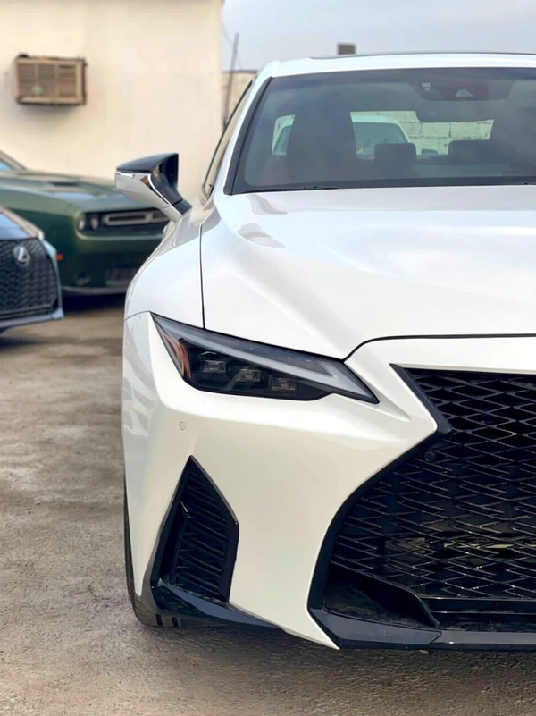 2024 Lexus is350 awd
