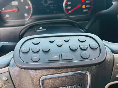 جي إم سي يوكون XL دينالي 2015 خليجي | فل أوبشن رقم 1 | محرك 6.2L V8 بقوة 420 حصان | الشكل الطويل | 8-18