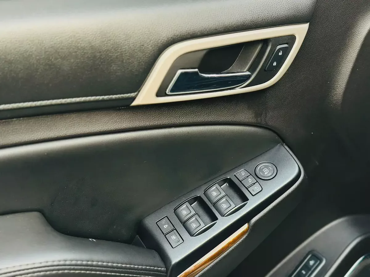 جي إم سي يوكون XL دينالي 2015 خليجي | فل أوبشن رقم 1 | محرك 6.2L V8 بقوة 420 حصان | الشكل الطويل | 8-11-11