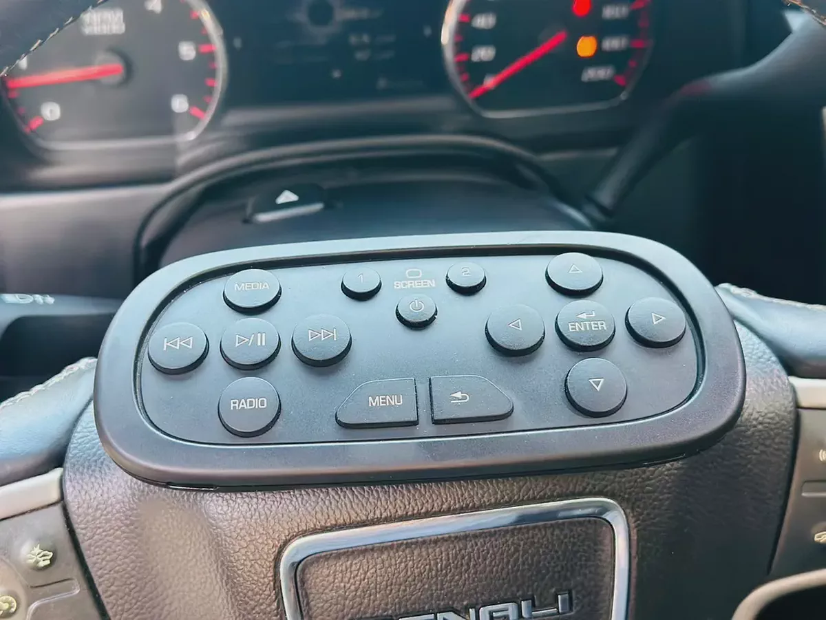 جي إم سي يوكون XL دينالي 2015 خليجي | فل أوبشن رقم 1 | محرك 6.2L V8 بقوة 420 حصان | الشكل الطويل | 8-18-18