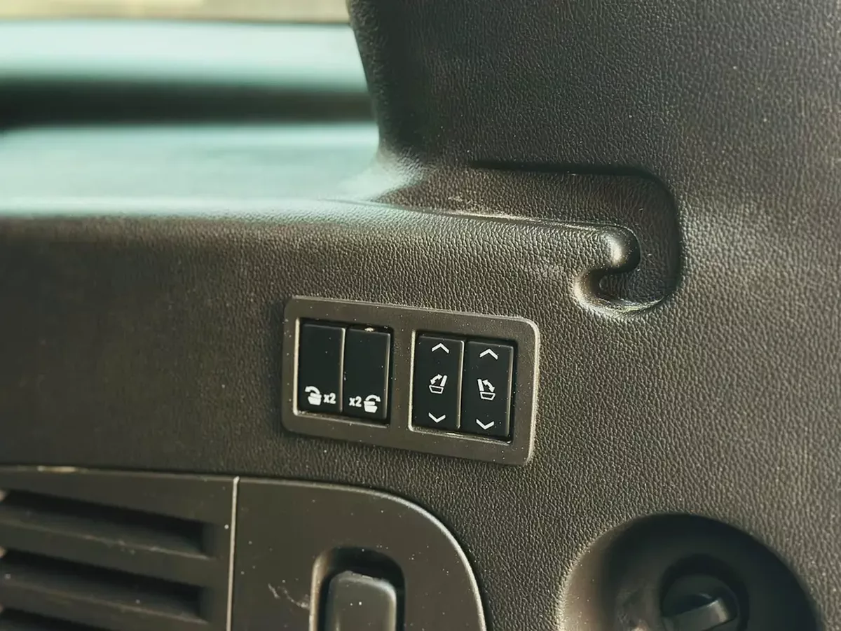 جي إم سي يوكون XL دينالي 2015 خليجي | فل أوبشن رقم 1 | محرك 6.2L V8 بقوة 420 حصان | الشكل الطويل | 8-5-5