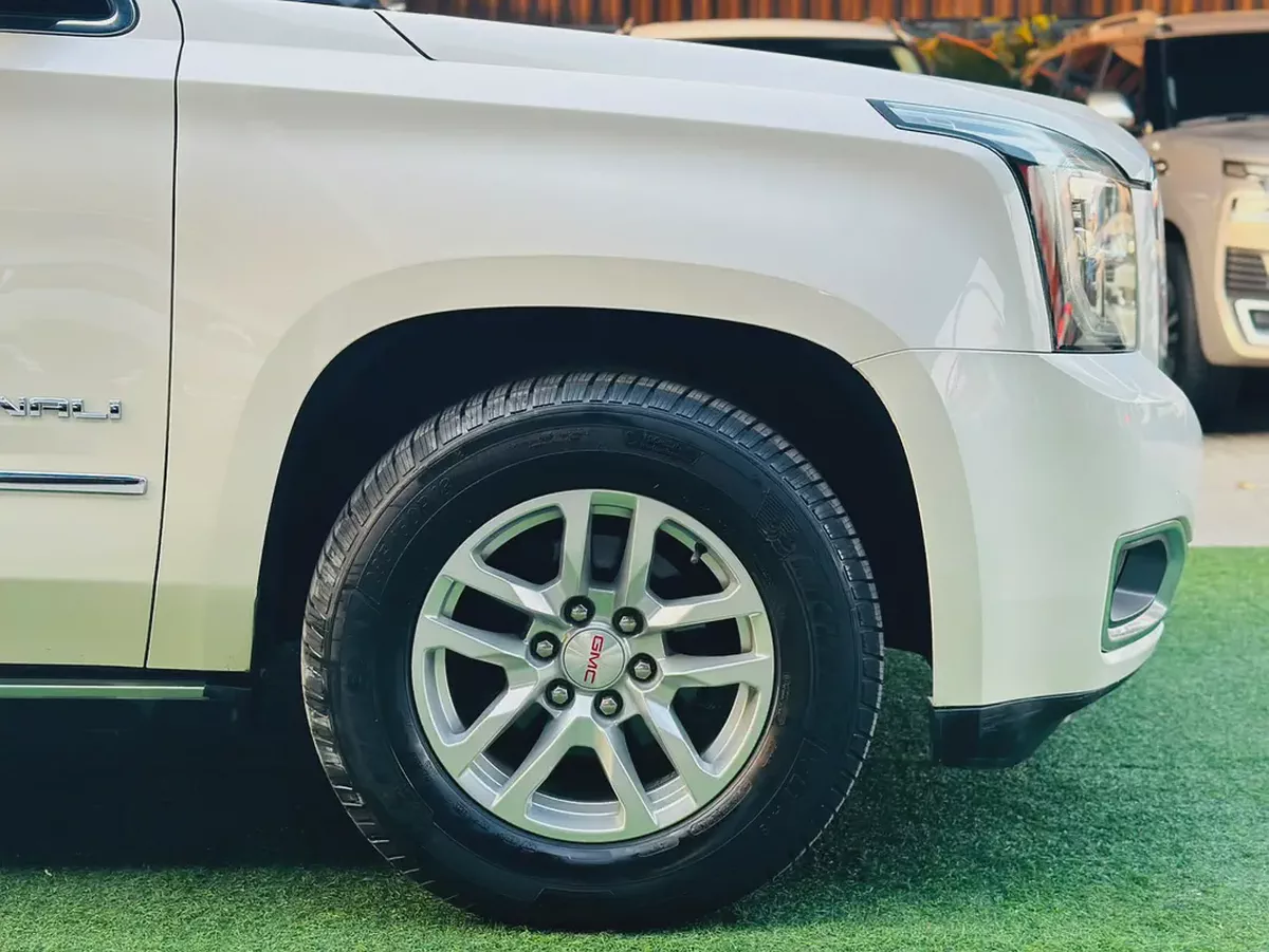 جي إم سي يوكون XL دينالي 2015 خليجي | فل أوبشن رقم 1 | محرك 6.2L V8 بقوة 420 حصان | الشكل الطويل | 8-7-7