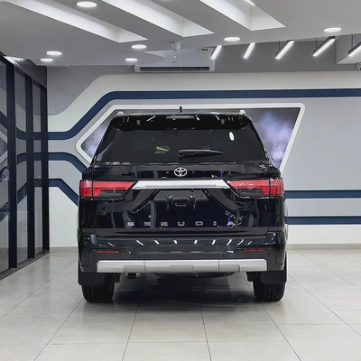 2024 Toyota Sequoia Capstone hybrid-4