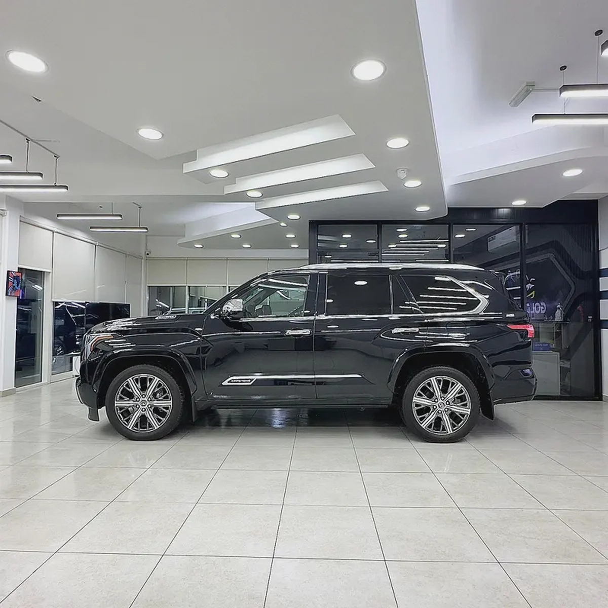 2024 Toyota Sequoia Capstone hybrid-2-2