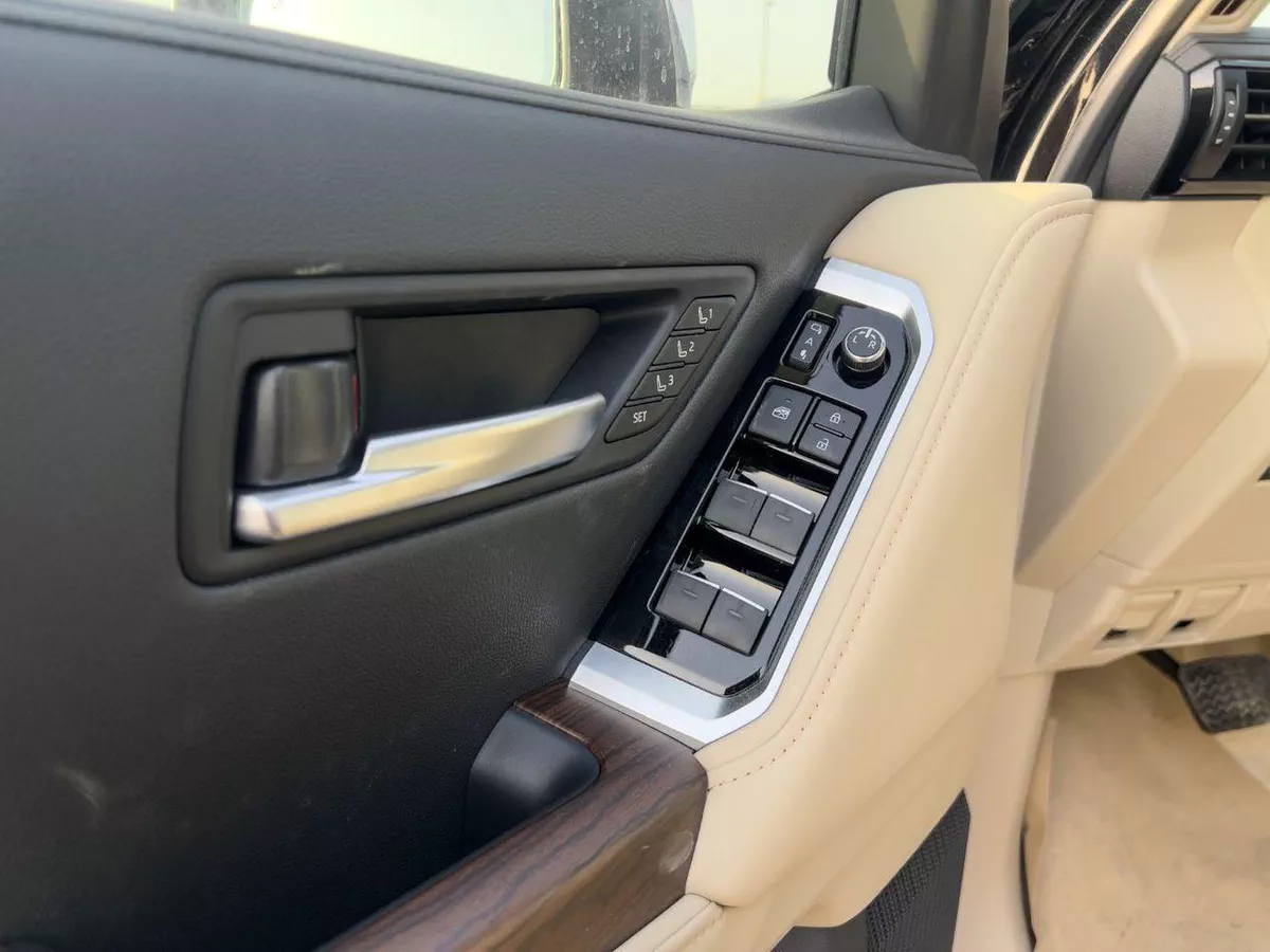 Toyota Land Cruiser  EXPORT ONLY - 2026 LC300 VX 4.0L (GCC Specification)-17-0