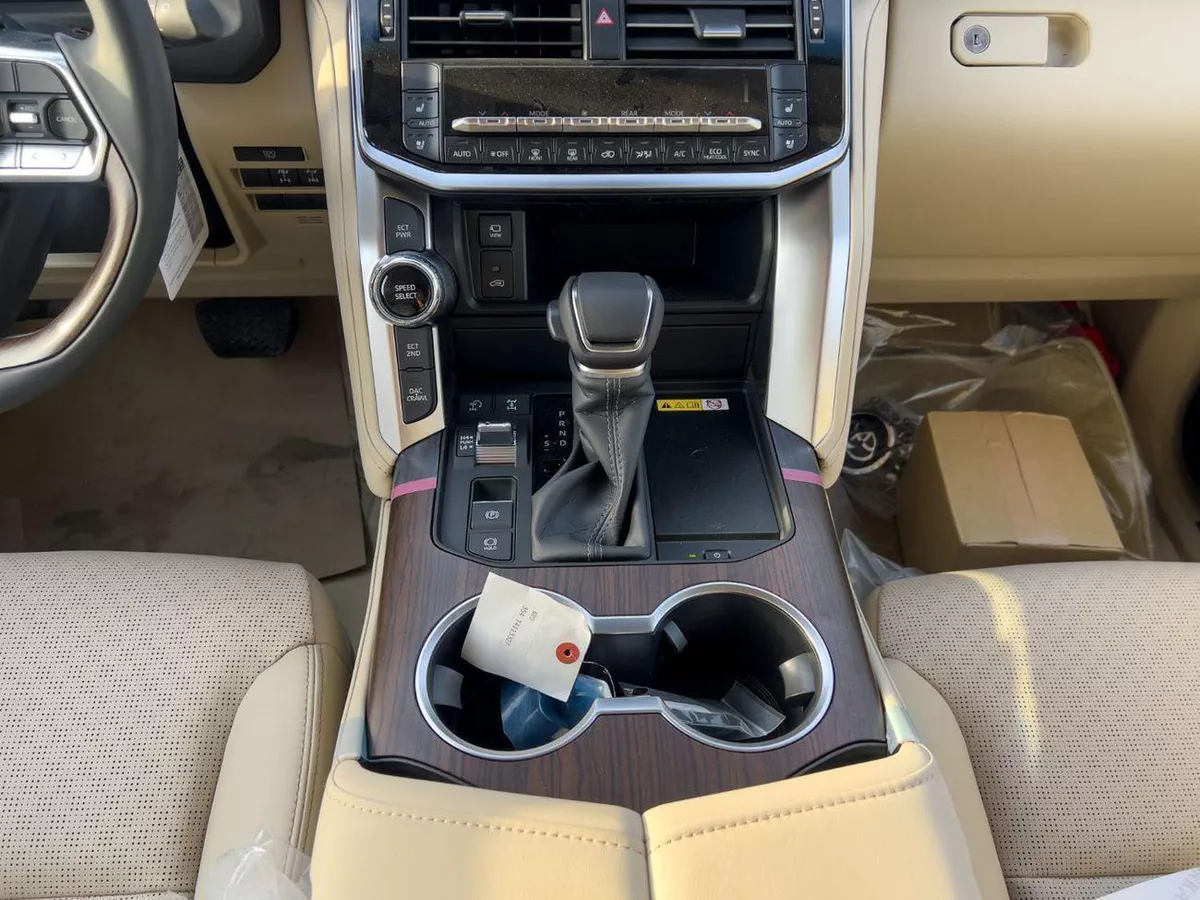 Toyota Land Cruiser  EXPORT ONLY - 2026 LC300 VX 4.0L (GCC Specification)-24-0