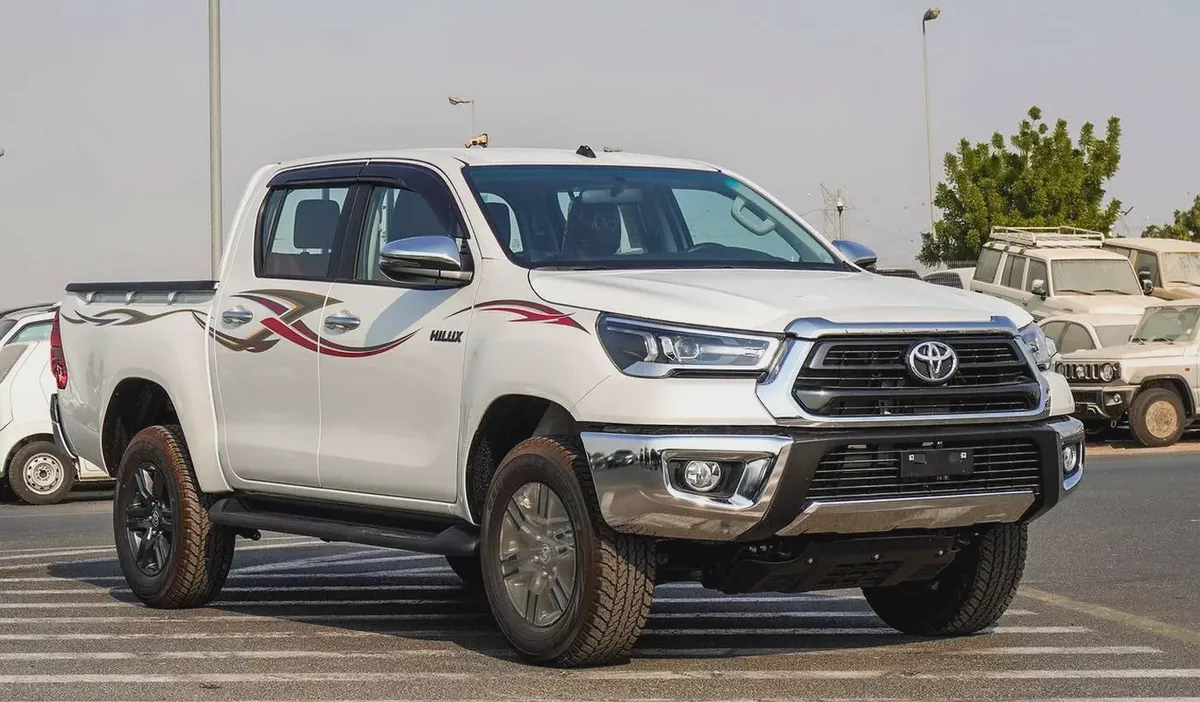 2026 Toyota Hilux Double Cab DLS GCC Specs-1-1