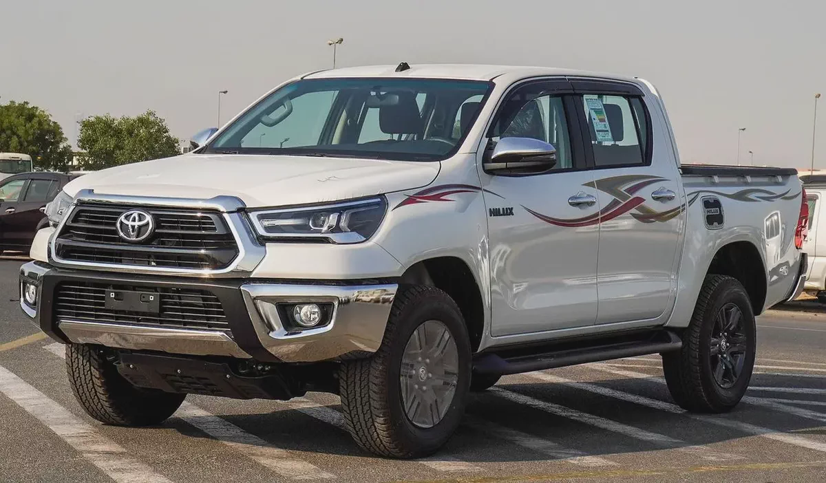 2026 Toyota Hilux Double Cab DLS GCC Specs-2-2