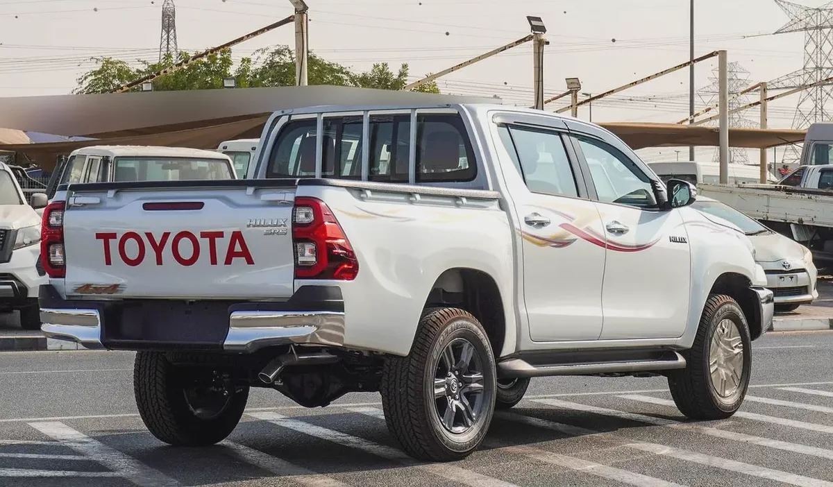 2026 Toyota Hilux Double Cab DLS GCC Specs-4-4