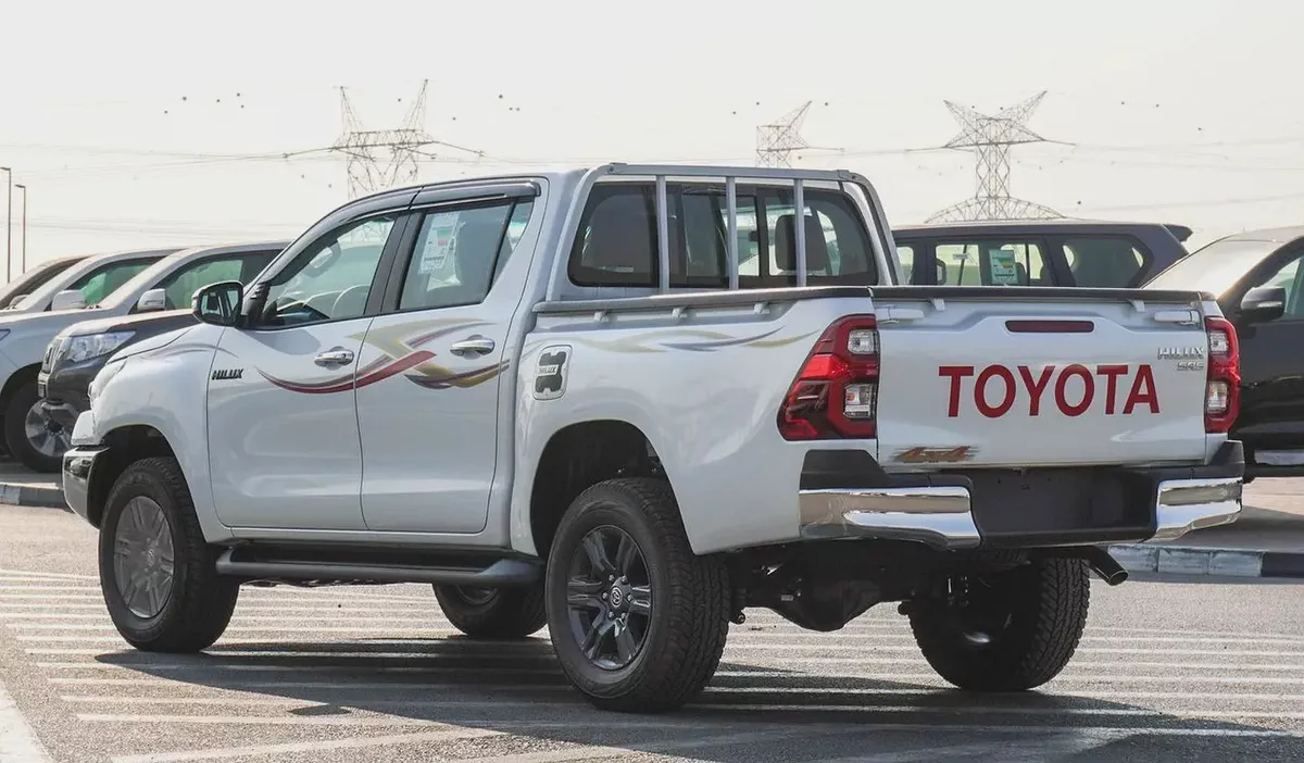 2026 Toyota Hilux Double Cab DLS GCC Specs-5-5