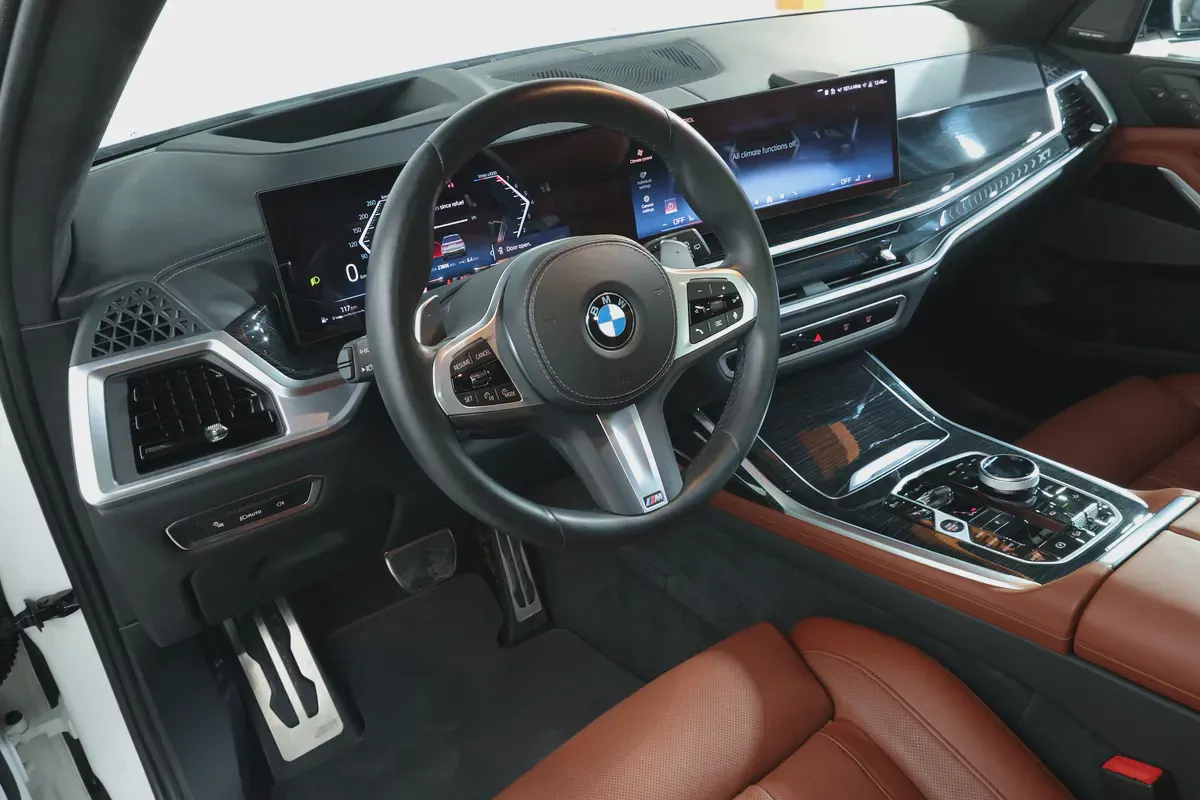 BMW X7 xDrive40i 2024 GCC Specs-23000KM-Under warranty  service-10-10