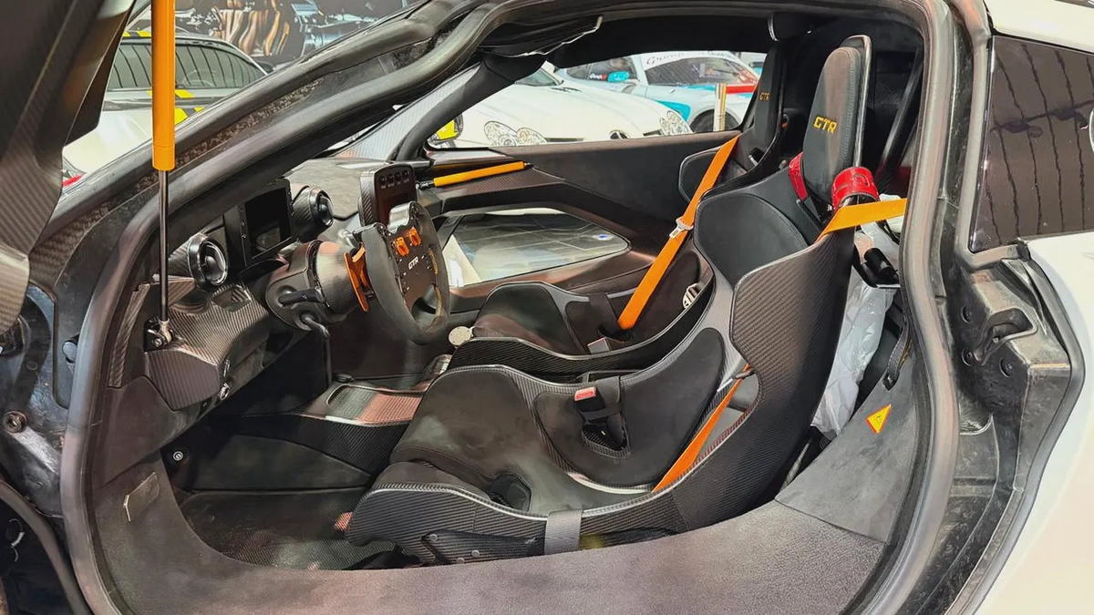 MCLAREN SENNA GTR LANZANTE. ROAD LEGAL, GTR CHASSIS, NO 1 OUT OF 75-9-9