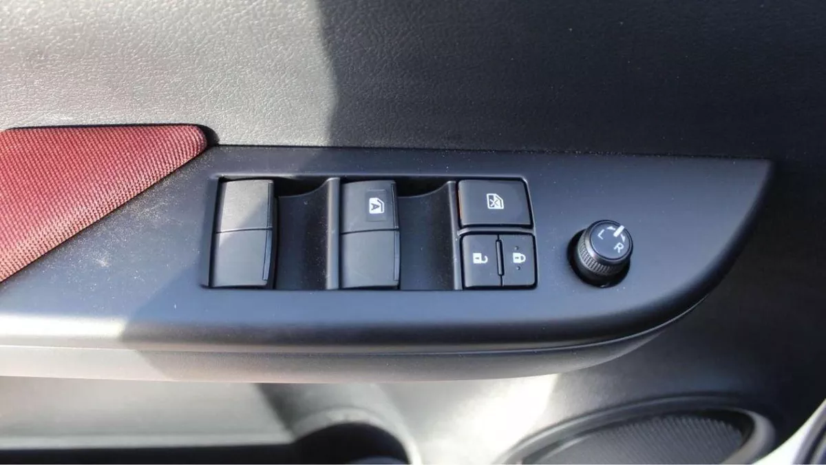 Toyota Hilux GLX HILUX 2.7L AT MED OPTION-11-0