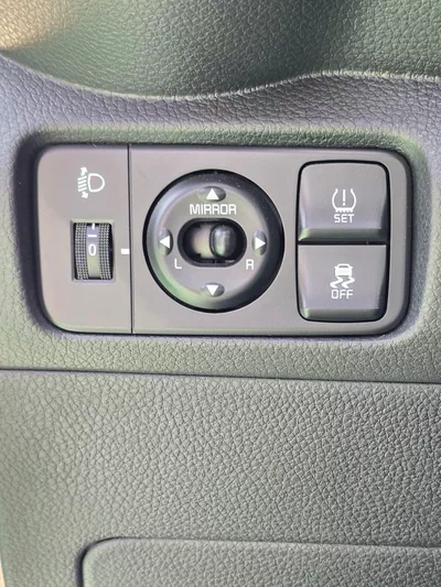 KIA PEGAS WHITE PETROL-1