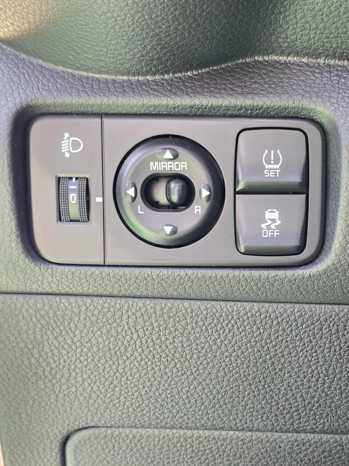 KIA PEGAS WHITE PETROL-1-1
