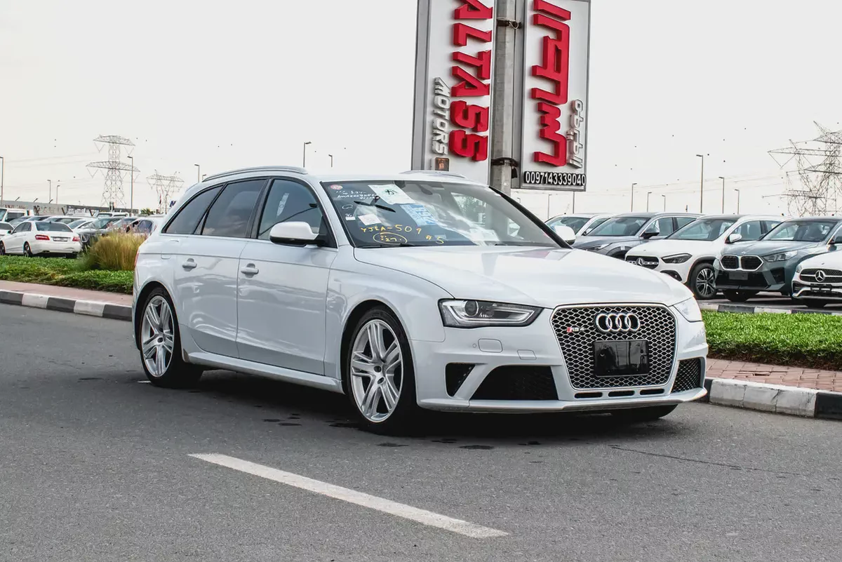 2014 - AUDI RS4 - SUPER CLEAN - LIKE NEW - ONLY 56,000 KM