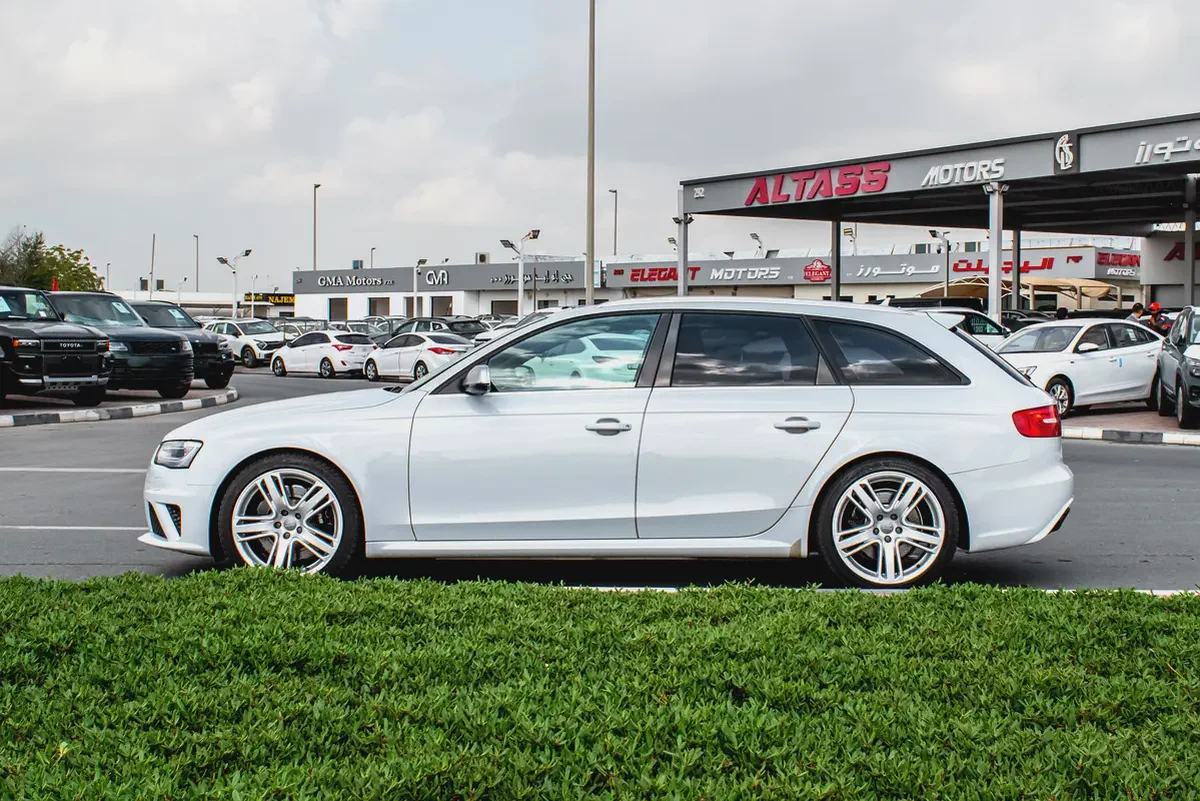 2014 - AUDI RS4 - SUPER CLEAN - LIKE NEW - ONLY 56,000 KM-3-3