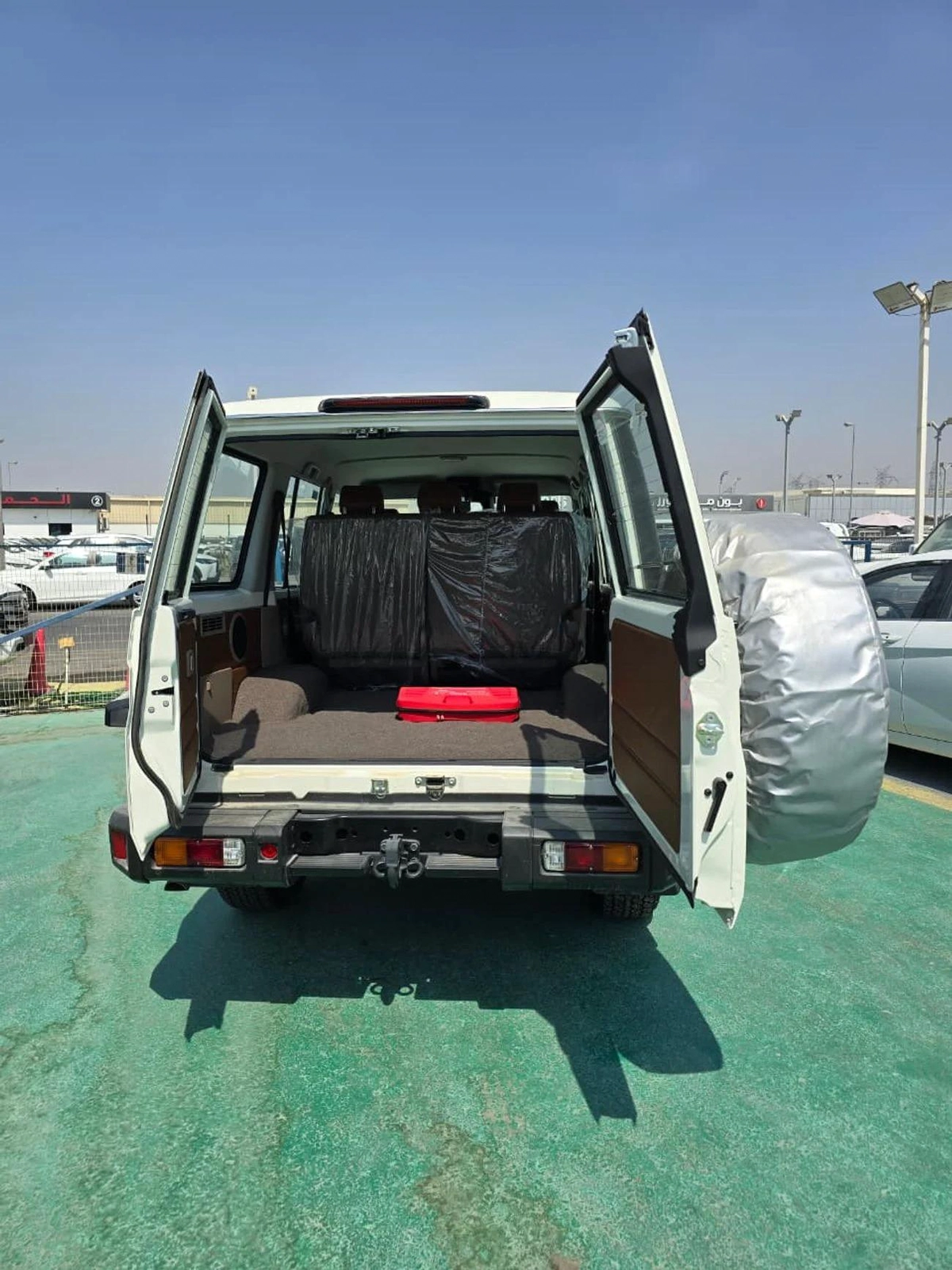 Toyota Land Cruiser 70 LX 4.0L (5 DOOR)-5-5
