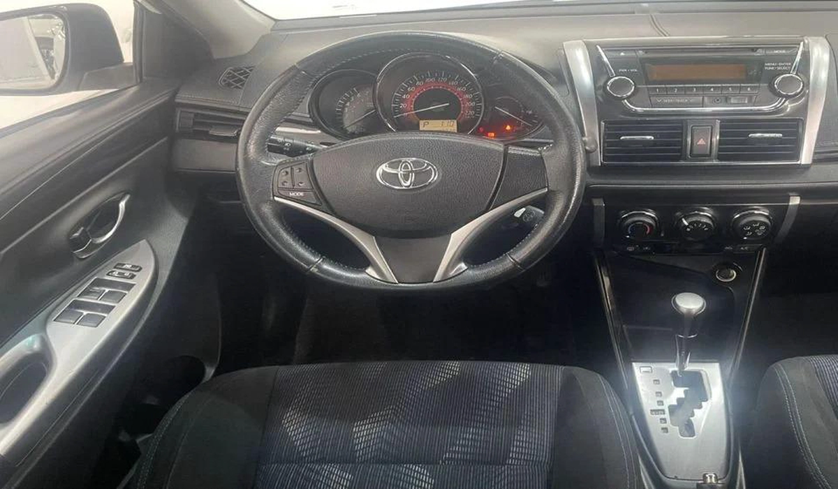 Toyota Yaris SPORT 1.5L-4 CYL - EXCELLENT CONDITION-3-3