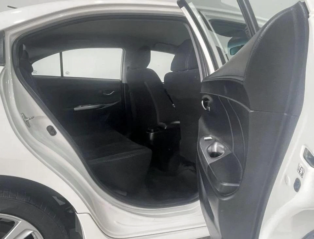 Toyota Yaris SPORT 1.5L-4 CYL - EXCELLENT CONDITION-10-10
