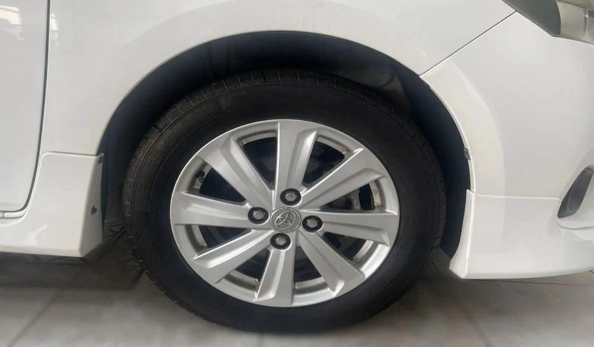 Toyota Yaris SPORT 1.5L-4 CYL - EXCELLENT CONDITION-7-7