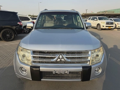 Mitsubshi pajero 2010 silver color GCC calen car-0
