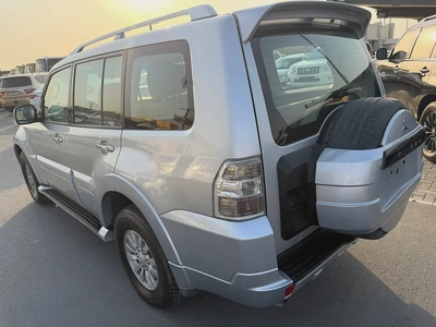 Mitsubshi pajero 2010 silver color GCC calen car-5