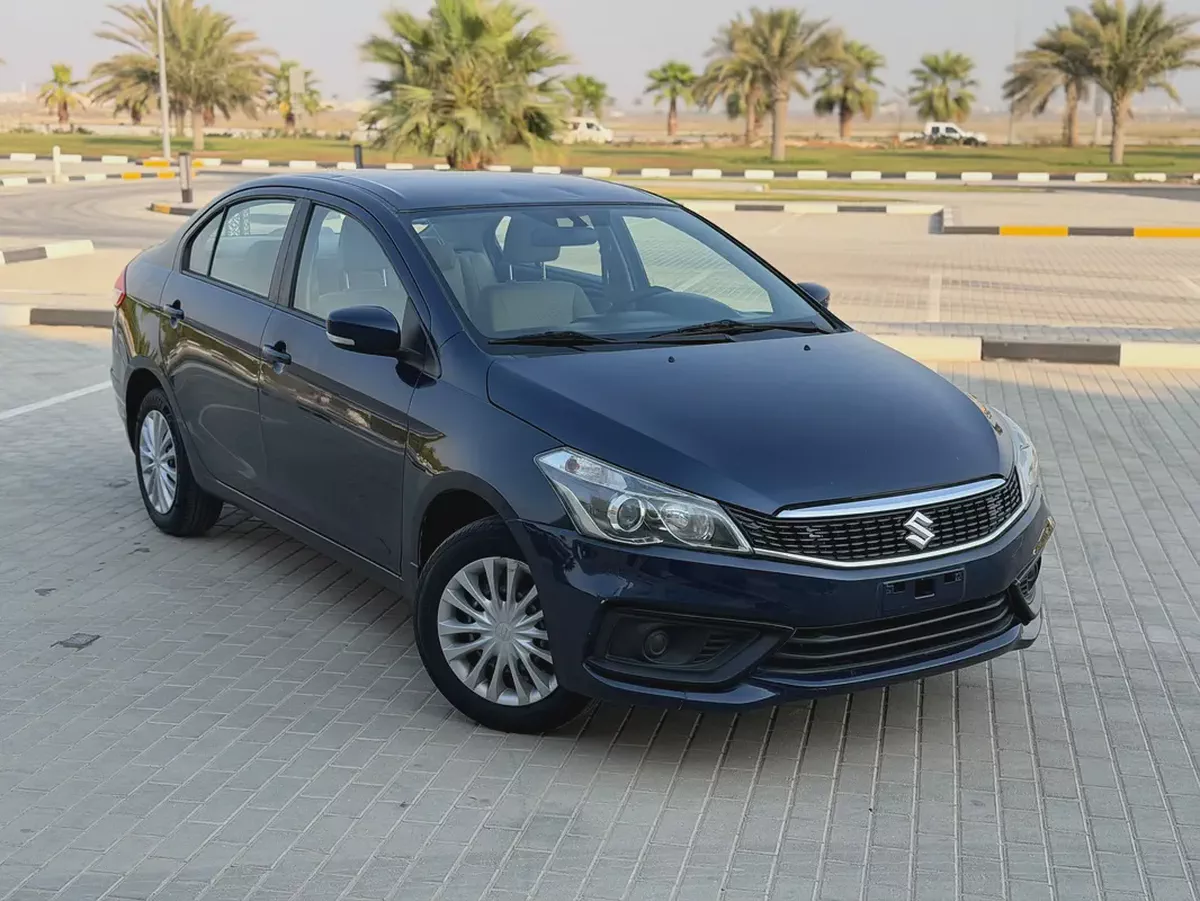 Suzuki Ciaz 2023 GCC Specs - Premium Condition With Low KM Perfect Family 4 Cylinder Sedan-4-4