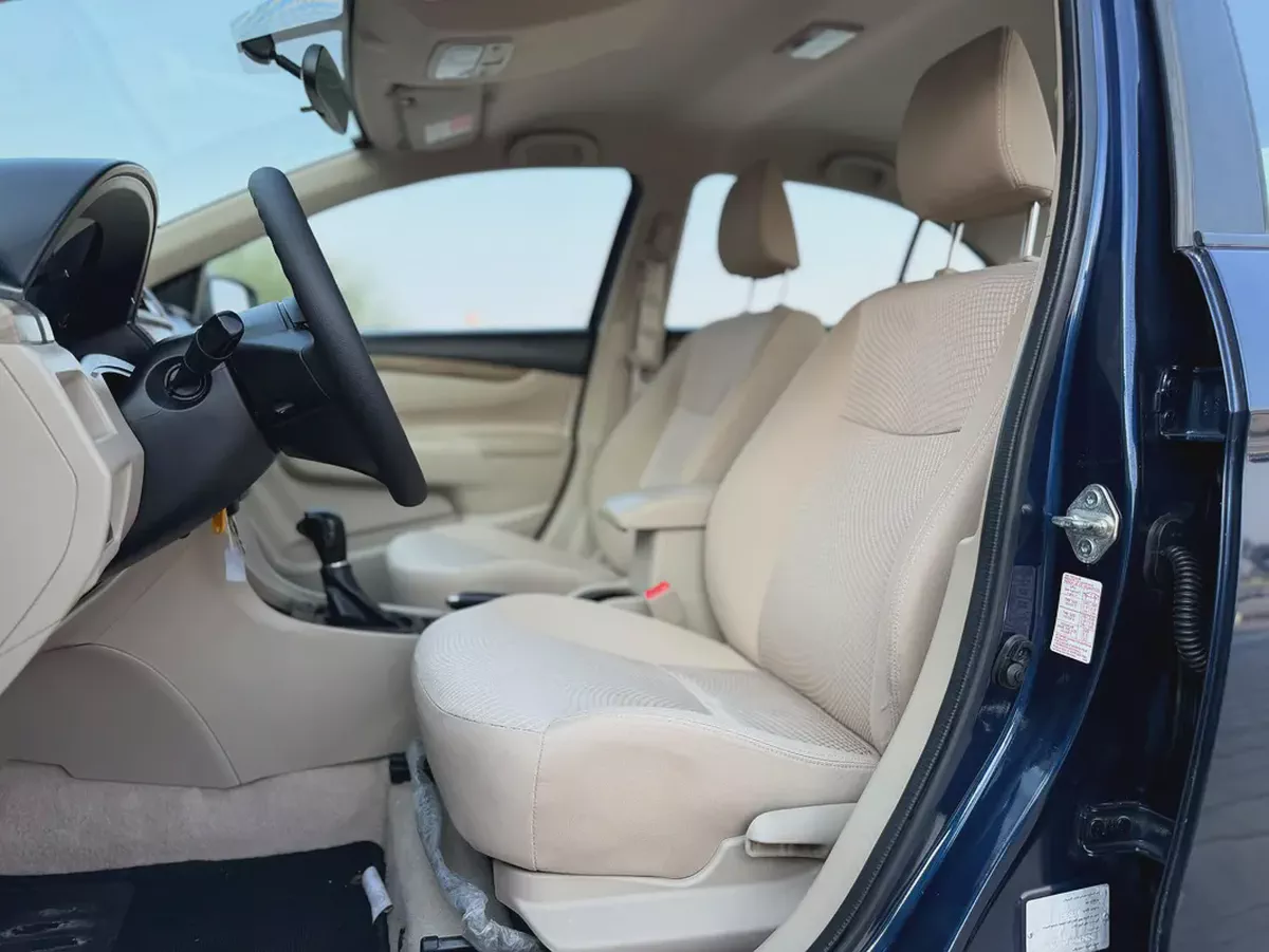 Suzuki Ciaz 2023 GCC Specs - Premium Condition With Low KM Perfect Family 4 Cylinder Sedan-6-6