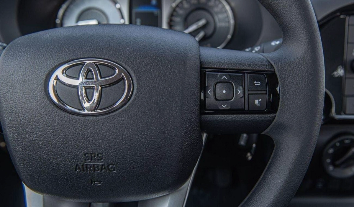 Toyota Hilux TOYOTA HILUX 2.4L MID OPTION A/T MY2025 FOR EXPORT-18-18